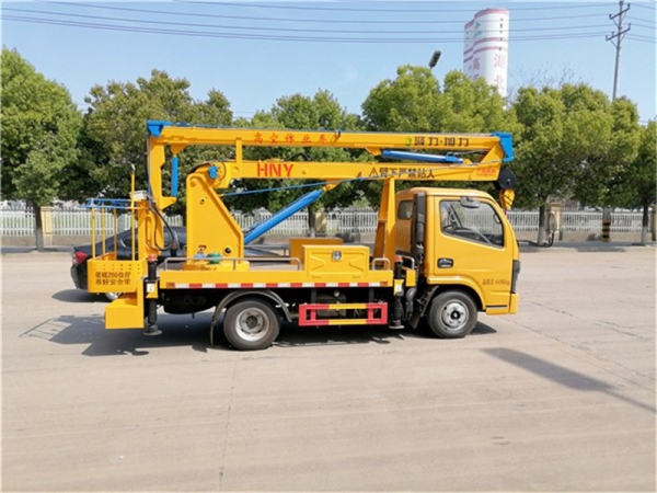 國(guó)六東風(fēng)13.5米高空作業(yè)車