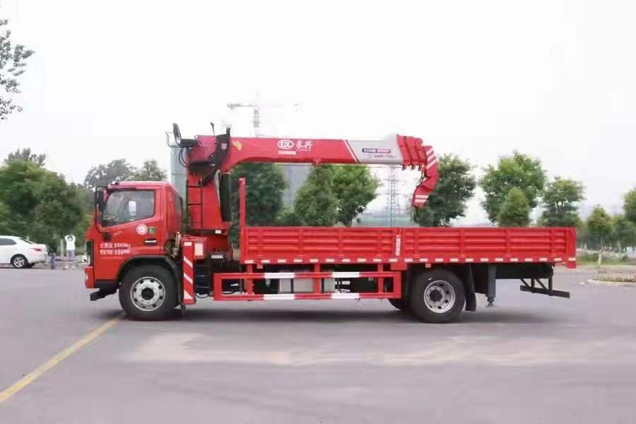 國(guó)六東風(fēng)多利卡D8單橋隨車吊